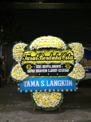 Papan Bunga Duka di Husein Sastranegara