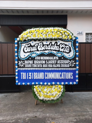Papan Bunga Duka di Husein Sastranegara